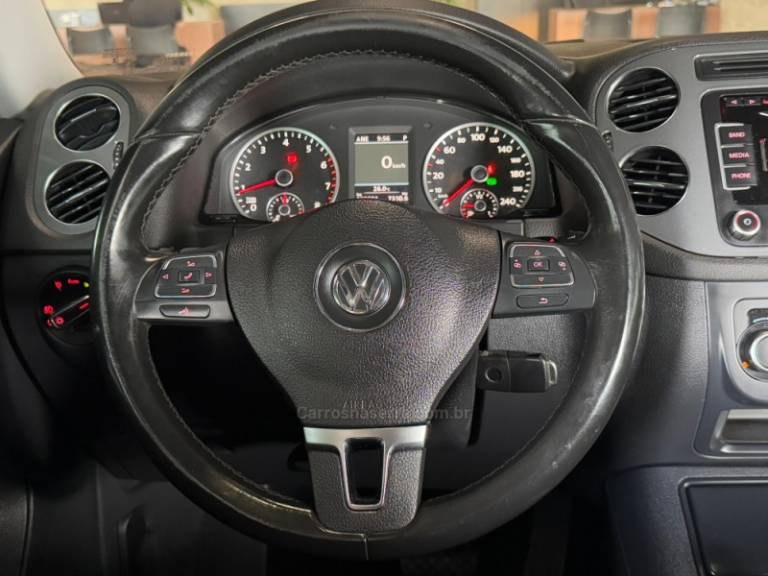 VOLKSWAGEN - TIGUAN - 2013/2014 - Branca - R$ 69.900,00