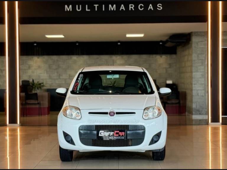 FIAT - PALIO - 2014/2015 - Branca - R$ 39.900,00