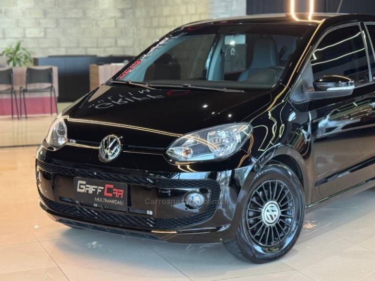 VOLKSWAGEN - UP - 2015/2016 - Preta - R$ 52.900,00