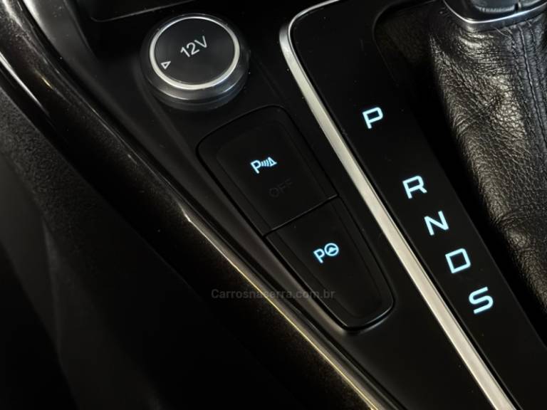 FORD - FOCUS - 2018/2019 - Prata - R$ 86.900,00