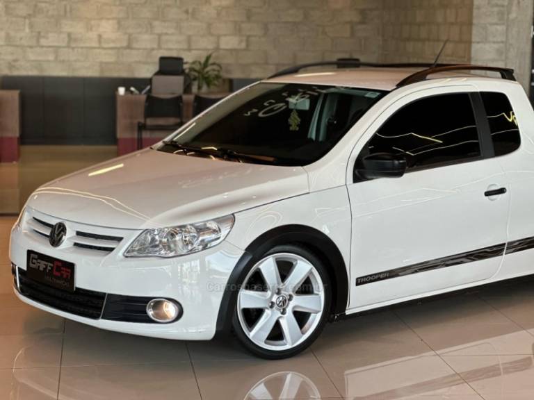 VOLKSWAGEN - SAVEIRO - 2011/2012 - Branca - R$ 49.900,00