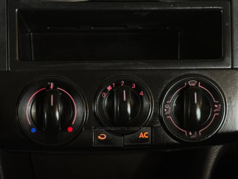 VOLKSWAGEN - POLO SEDAN - 2007/2007 - Prata - R$ 37.900,00