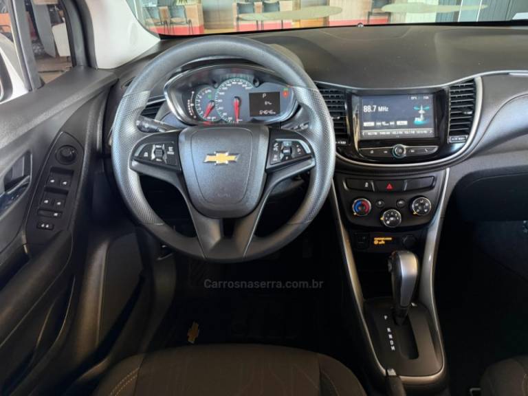 CHEVROLET - TRACKER - 2019/2019 - Prata - R$ 82.900,00