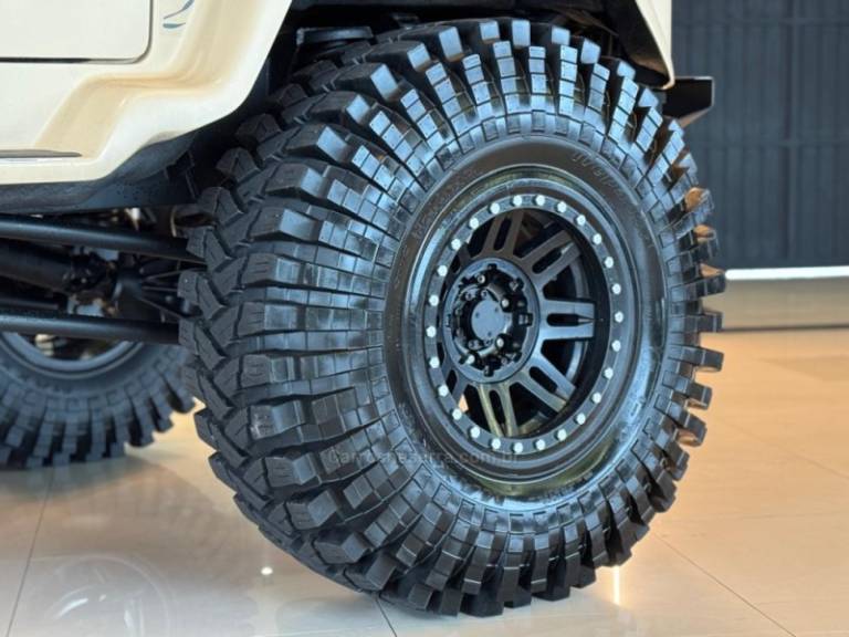 TROLLER - T4 - 2011/2011 - Bege - R$ 179.900,00