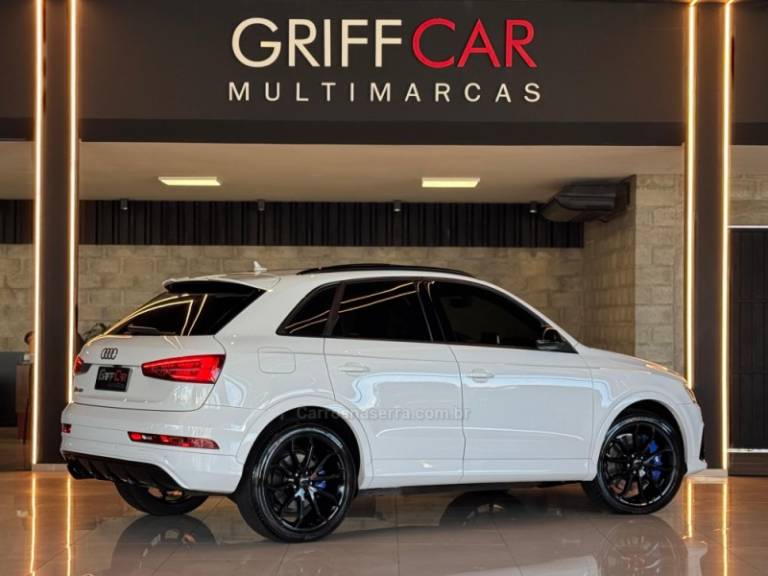 AUDI - RS Q3 - 2016/2017 - Branca - R$ 209.900,00