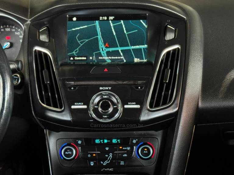 FORD - FOCUS - 2018/2019 - Prata - R$ 86.900,00