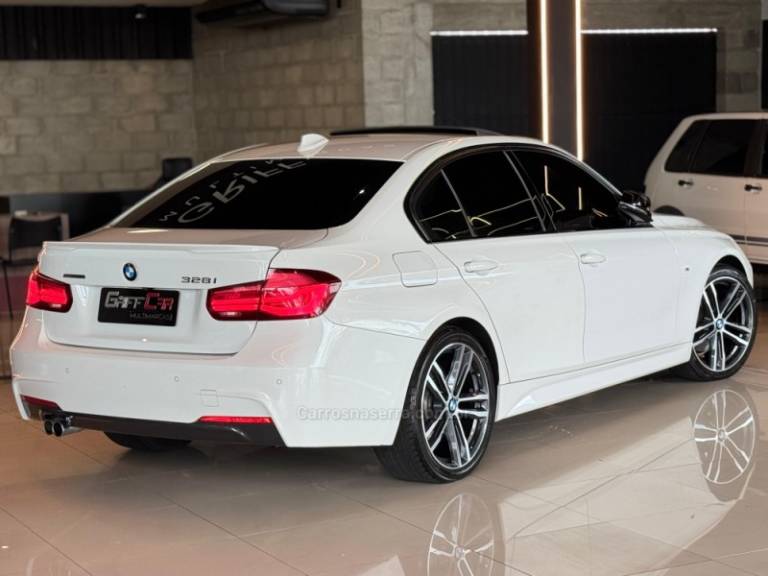 BMW - 328I - 2017/2018 - Branca - R$ 184.900,00