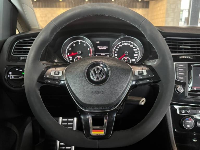 VOLKSWAGEN - GOLF - 2013/2014 - Branca - R$ 88.900,00