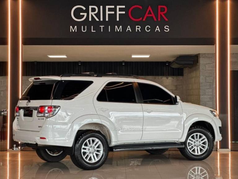 TOYOTA - HILUX SW4 - 2014/2015 - Branca - R$ 164.900,00