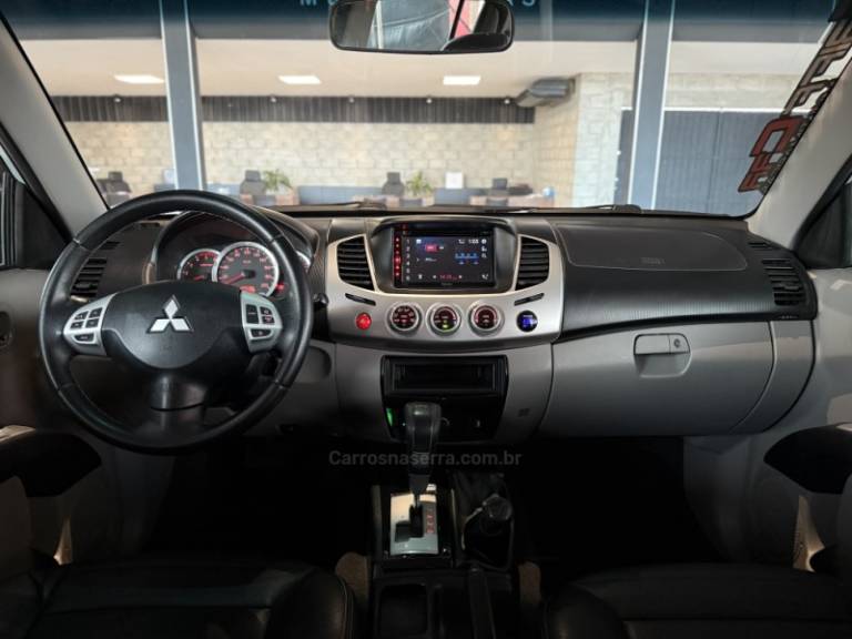 MITSUBISHI - L200 TRITON - 2016/2017 - Prata - R$ 149.900,00