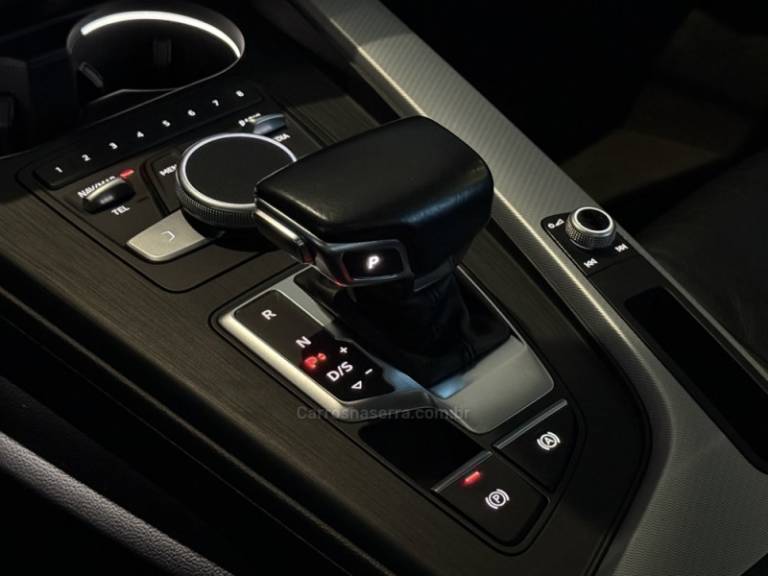 AUDI - A4 - 2019/2019 - Cinza - R$ 179.900,00