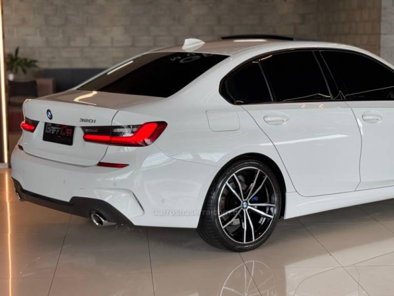 BMW - 320I - 2022/2022 - Branca - R$ 265.900,00