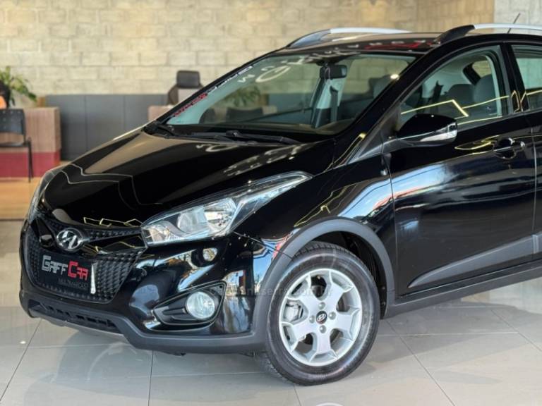 HYUNDAI - HB20X - 2013/2014 - Preta - R$ 59.900,00