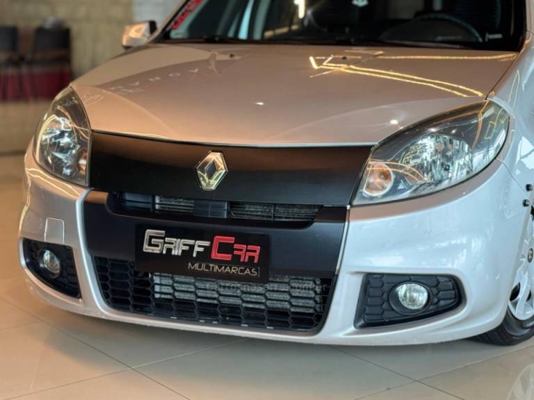 RENAULT - SANDERO - 2013/2014 - Prata - R$ 34.900,00