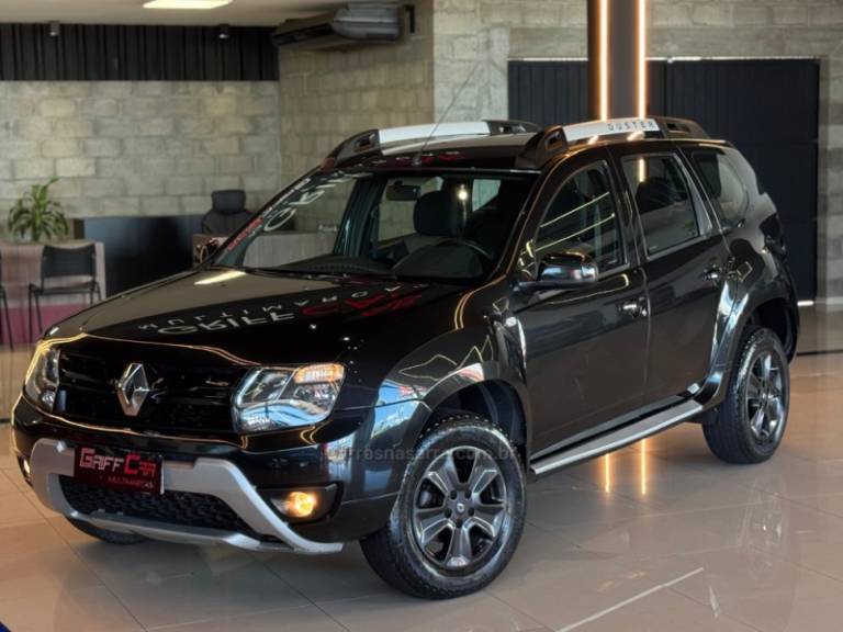 RENAULT - DUSTER - 2015/2016 - Preta - R$ 63.900,00