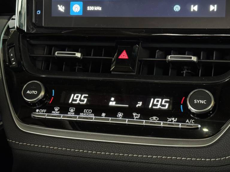 TOYOTA - COROLLA - 2024/2025 - Preta - R$ 205.900,00