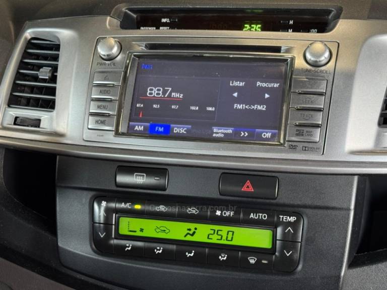 TOYOTA - HILUX - 2014/2014 - Prata - R$ 147.900,00
