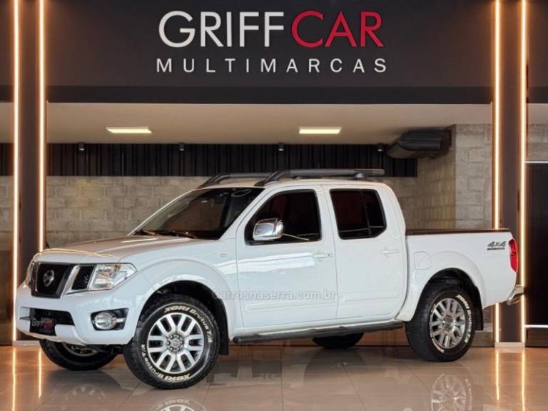 NISSAN - FRONTIER - 2014/2015 - Branca - R$ 109.900,00