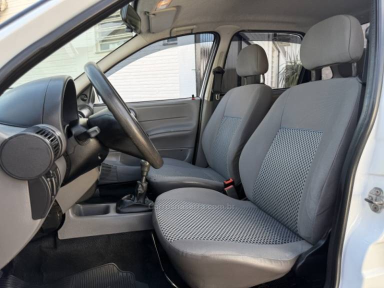 CHEVROLET - CLASSIC - 2010/2011 - Branca - R$ 19.900,00