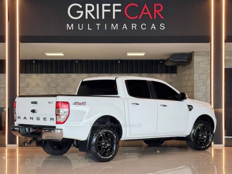 FORD - RANGER - 2016/2017 - Branca - R$ 147.900,00