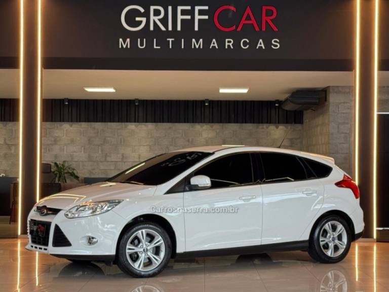 FORD - FOCUS - 2014/2015 - Branca - Sob Consulta