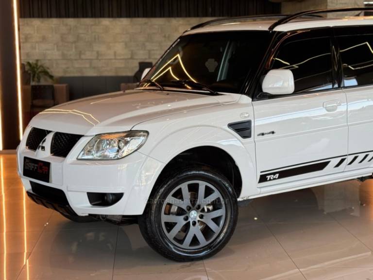 MITSUBISHI - PAJERO TR4 - 2012/2013 - Branca - R$ 69.900,00