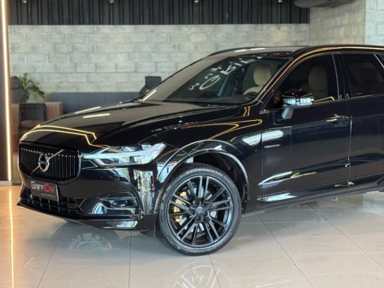 VOLVO - XC60 - 2019/2020 - Preta - R$ 189.900,00