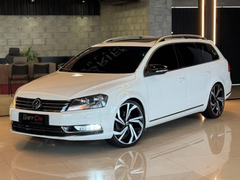 VOLKSWAGEN - PASSAT - 2013/2014 - Branca - R$ 89.900,00