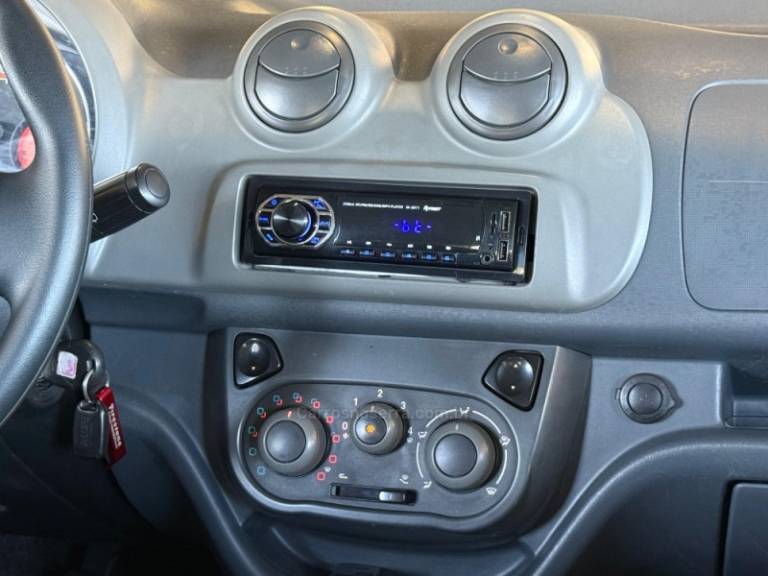 FIAT - UNO - 2014/2015 - Branca - R$ 35.900,00