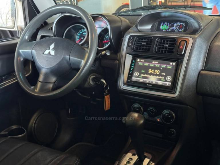 MITSUBISHI - PAJERO TR4 - 2012/2013 - Branca - R$ 69.900,00