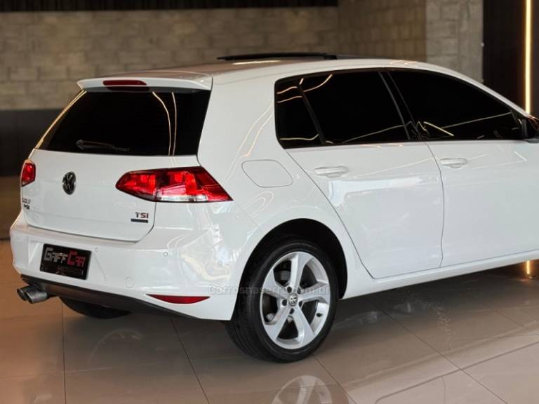 VOLKSWAGEN - GOLF - 2014/2015 - Branca - R$ 82.900,00