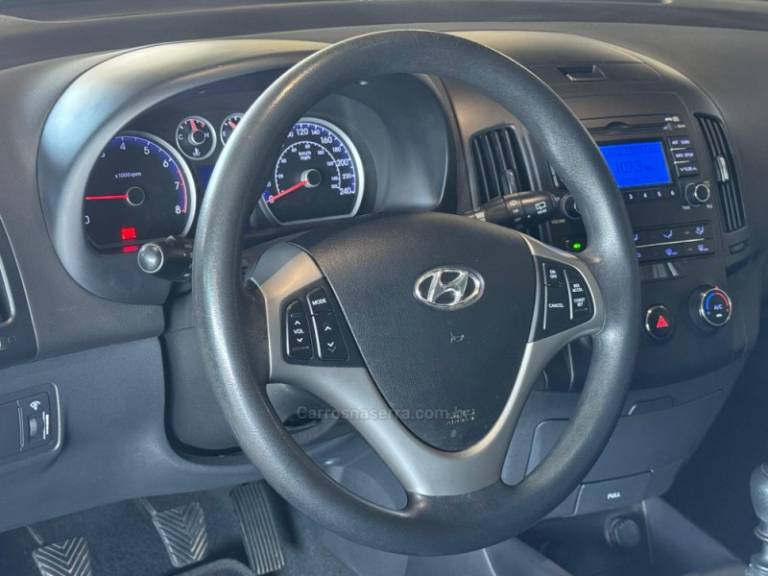 HYUNDAI - I30 - 2011/2012 - Prata - R$ 47.900,00