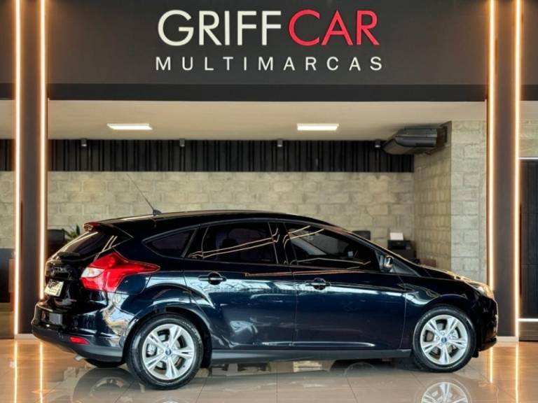 FORD - FOCUS - 2014/2015 - Preta - R$ 53.900,00