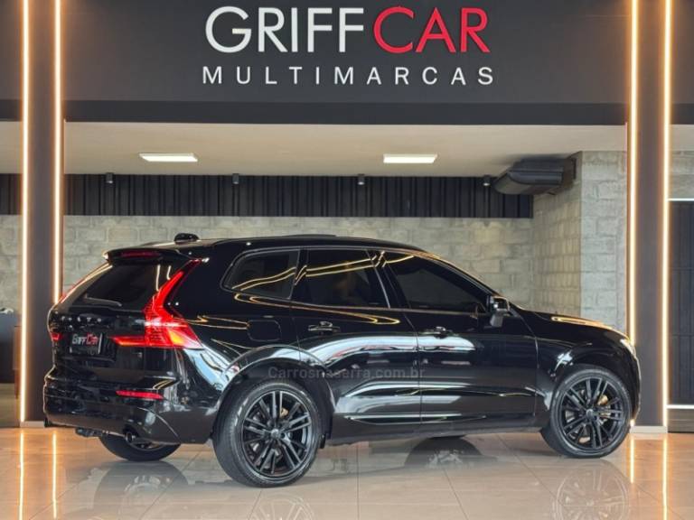VOLVO - XC60 - 2019/2020 - Preta - R$ 189.900,00