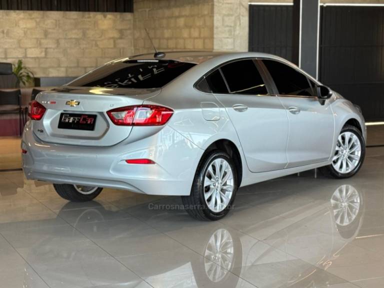 CHEVROLET - CRUZE - 2018/2019 - Prata - R$ 89.900,00
