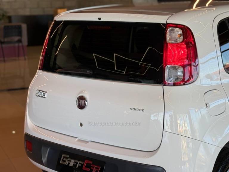FIAT - UNO - 2014/2015 - Branca - R$ 35.900,00