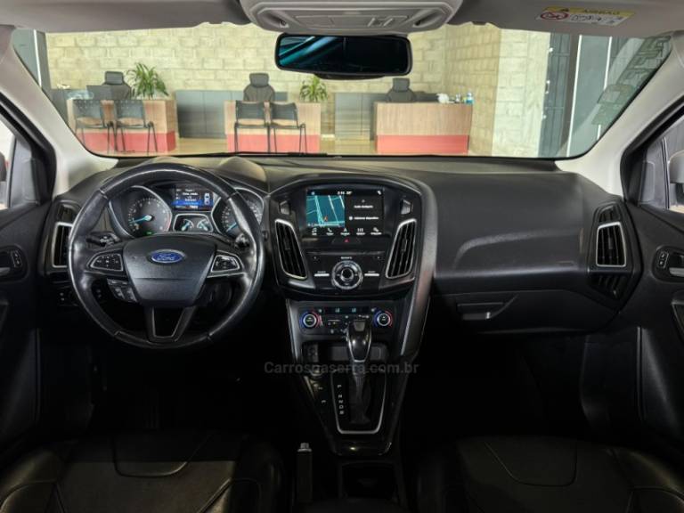 FORD - FOCUS - 2018/2019 - Prata - R$ 86.900,00
