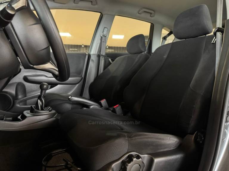 HONDA - FIT - 2011/2012 - Cinza - R$ 49.900,00