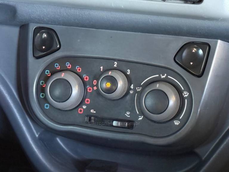 FIAT - UNO - 2014/2015 - Branca - R$ 35.900,00