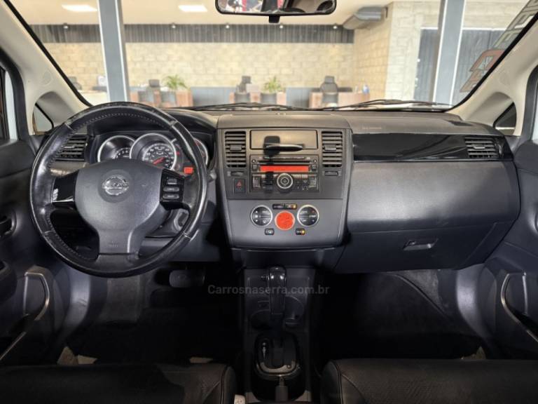 NISSAN - TIIDA - 2010/2011 - Prata - R$ 43.900,00