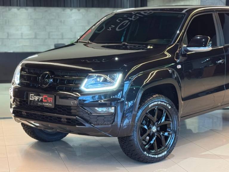 VOLKSWAGEN - AMAROK - 2017/2018 - Preta - R$ 148.900,00