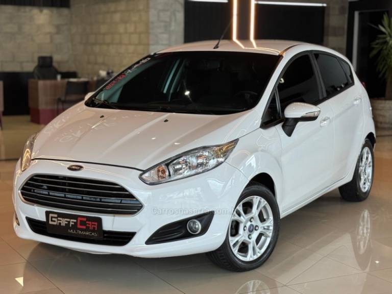 FORD - FIESTA - 2013/2014 - Branca - R$ 44.900,00