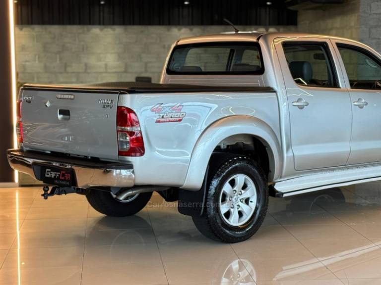 TOYOTA - HILUX - 2013/2014 - Prata - R$ 147.900,00