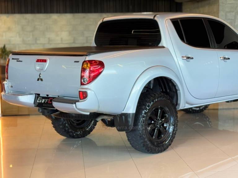 MITSUBISHI - L200 TRITON - 2011/2012 - Prata - R$ 109.900,00