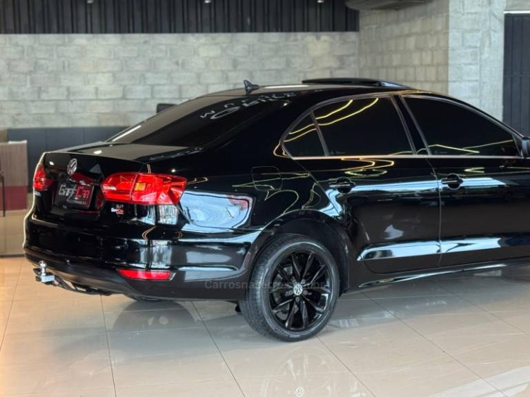 VOLKSWAGEN - JETTA - 2012/2013 - Preta - R$ 68.900,00