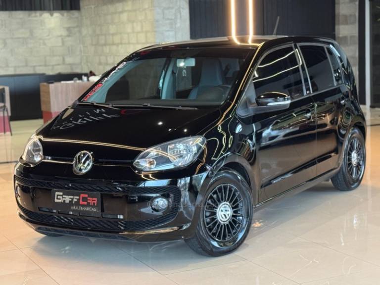 VOLKSWAGEN - UP - 2015/2016 - Preta - R$ 52.900,00