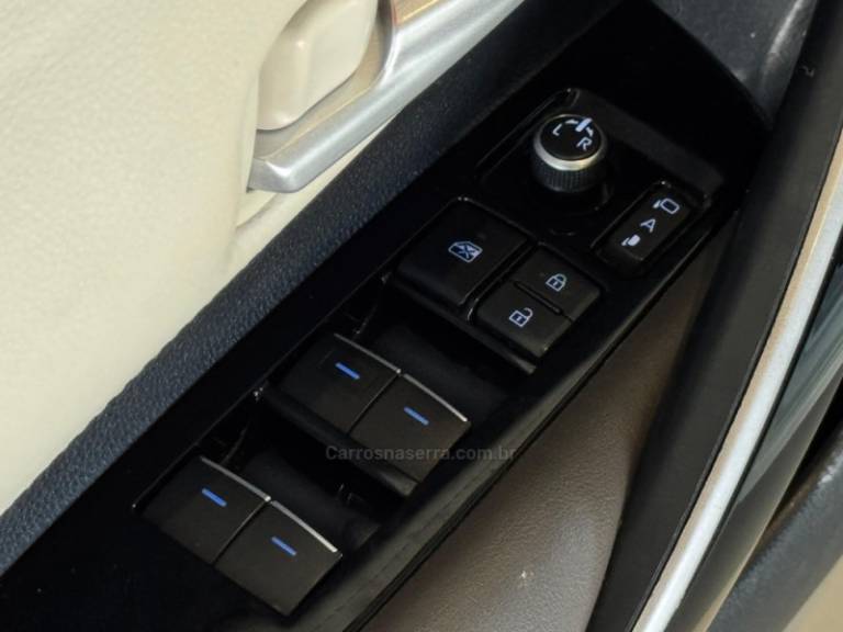 TOYOTA - COROLLA - 2020/2021 - Branca - R$ 139.900,00