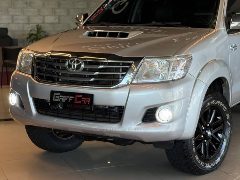 TOYOTA - HILUX - 2014/2014 - Prata - R$ 147.900,00
