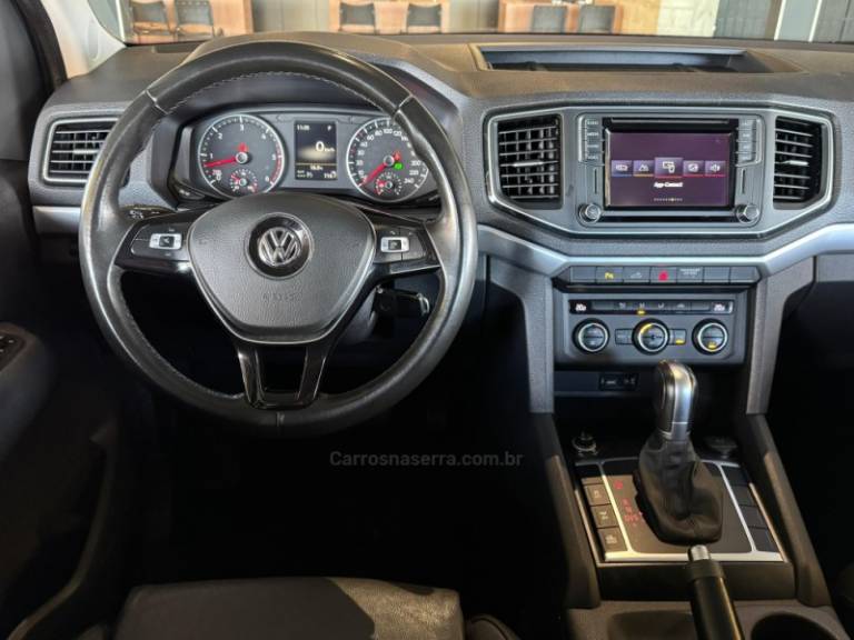 VOLKSWAGEN - AMAROK - 2017/2018 - Prata - R$ 147.900,00