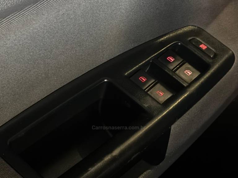 VOLKSWAGEN - POLO SEDAN - 2007/2007 - Prata - R$ 37.900,00